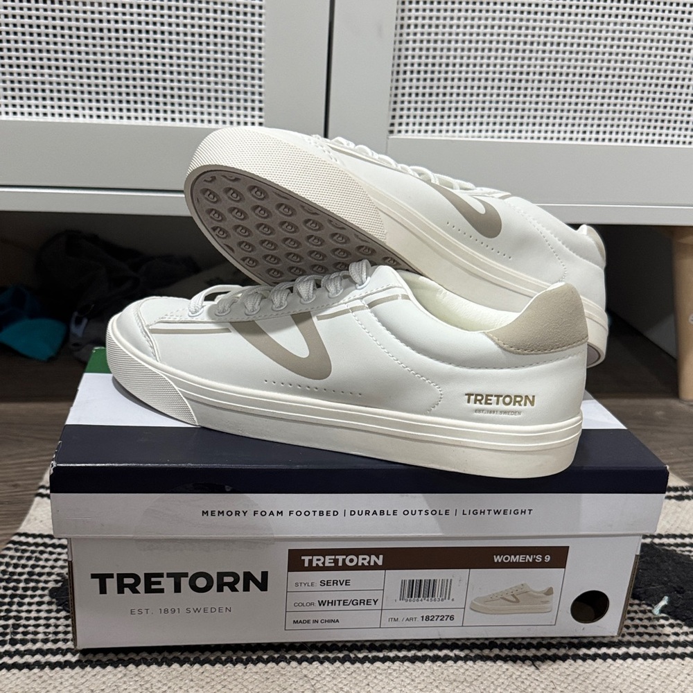 Tretorn woman’s  Off-White Sneakers